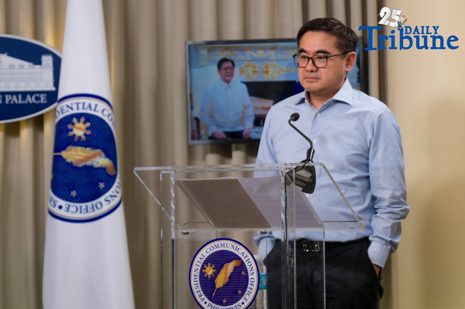 During a press briefing in Malacanang, Special Assistant to the President for Investment and Economic Affairs (SAPIEA) Frederick Go clarified that it is not the Philippines who will bear the cost of the tariffs imposed by the United States, but the American consumers. He explained that when tariffs are applied, the additional cost is usually passed on to the buyers. In this case, it will be the consumers in the U.S. who will pay more, not Filipino exporters. He also emphasized that the reduction of tariffs to 19% is a significant development for the Philippines. This rate is now the second lowest in Southeast Asia. According to Go, this makes the country more attractive to foreign investors. It could encourage them to set up operations here and export their products globally.