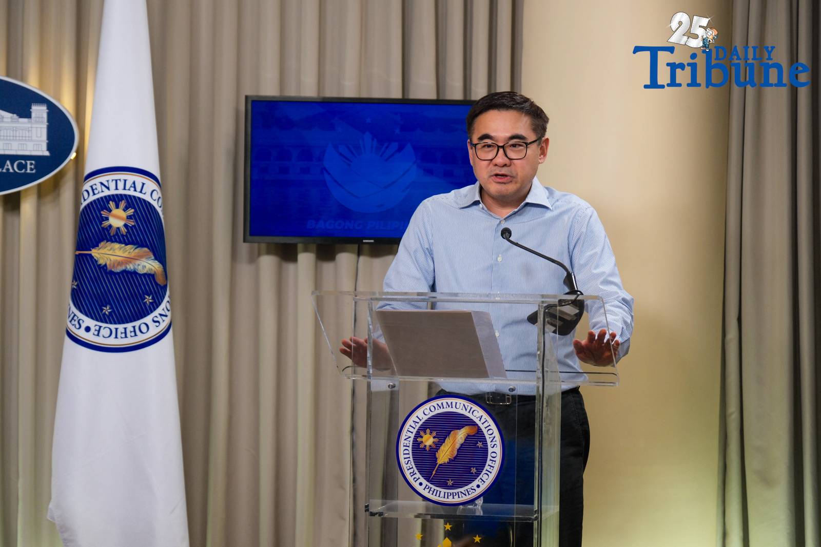 During a press briefing in Malacanang, Special Assistant to the President for Investment and Economic Affairs (SAPIEA) Frederick Go clarified that it is not the Philippines who will bear the cost of the tariffs imposed by the United States, but the American consumers. He explained that when tariffs are applied, the additional cost is usually passed on to the buyers. In this case, it will be the consumers in the U.S. who will pay more, not Filipino exporters. He also emphasized that the reduction of tariffs to 19% is a significant development for the Philippines. This rate is now the second lowest in Southeast Asia. According to Go, this makes the country more attractive to foreign investors. It could encourage them to set up operations here and export their products globally.