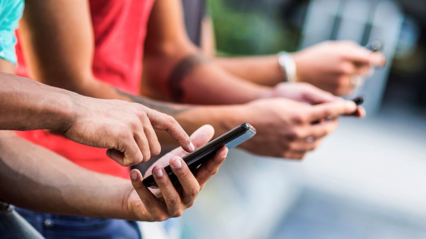BI warns vs text scammers
