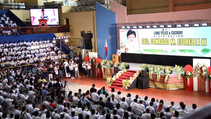 Davao land title distribution frees thousands of ARBs from P700M debt