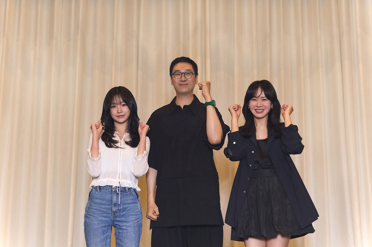 JO Yu Ri, director Kim Yong Hoon and Son Ye Jin.