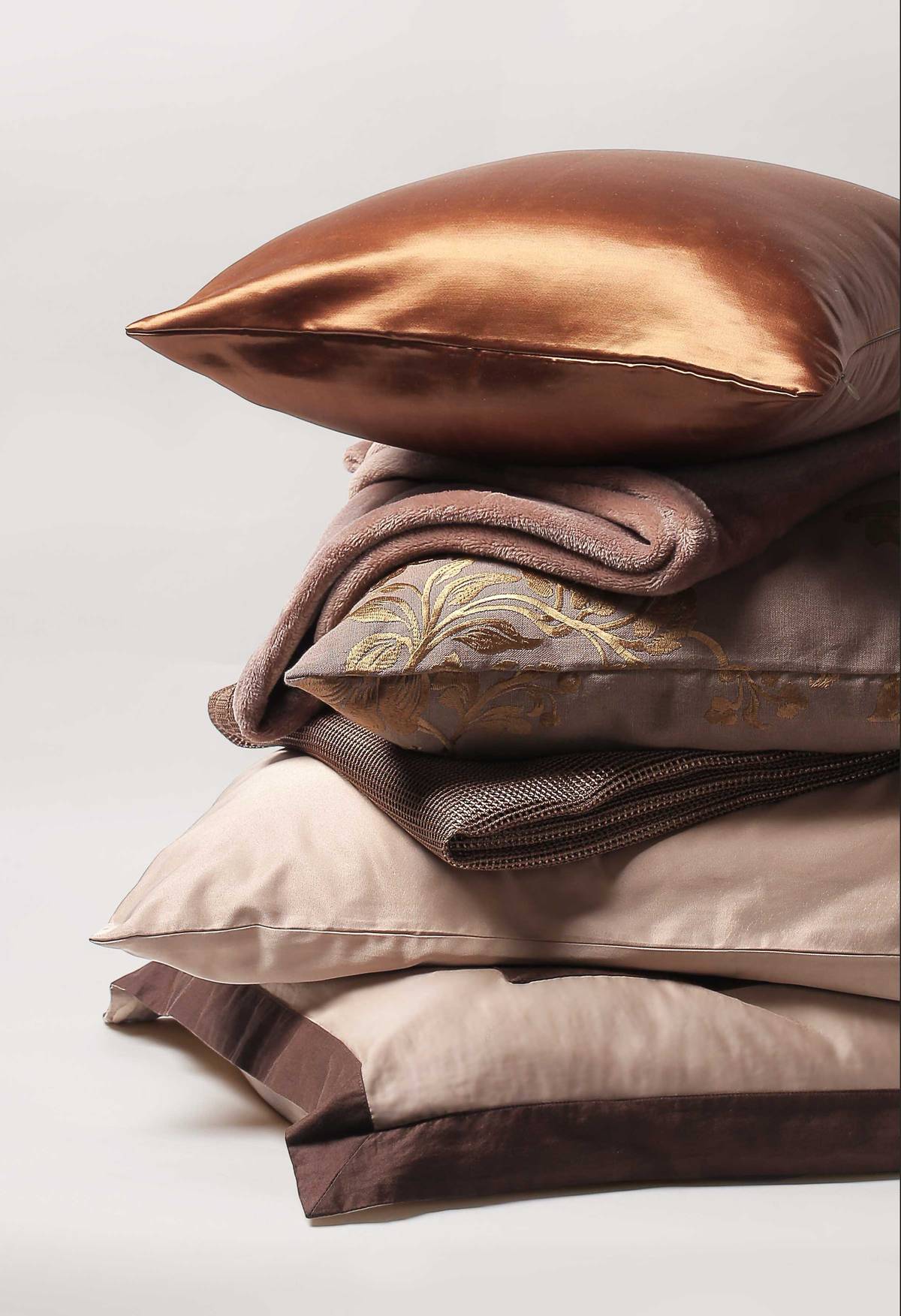 SILK pillows.