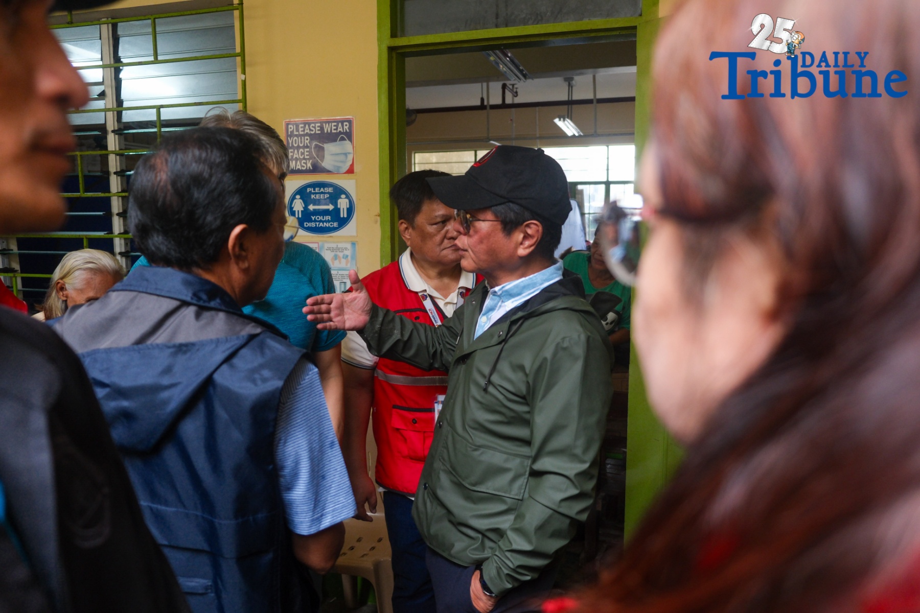 Marcos visits Tanza evacuees
