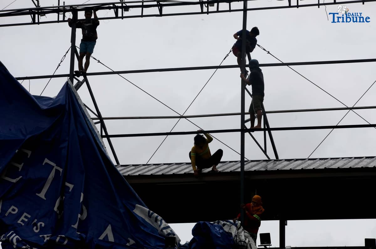 Workers were seen untying an outdoor advertisement along Commonwealth Avenue in Quezon City on Saturday morning. In a briefing past 5 AM, the Philippine Atmospheric, Geophysical, and Astronomical Services Administration (PAGASA) reported that Tropical Storm Emong (Co-may) weakened into a tropical depression as of 2 AM and exited the Philippine Area of Responsibility (PAR) at 7:10 AM.