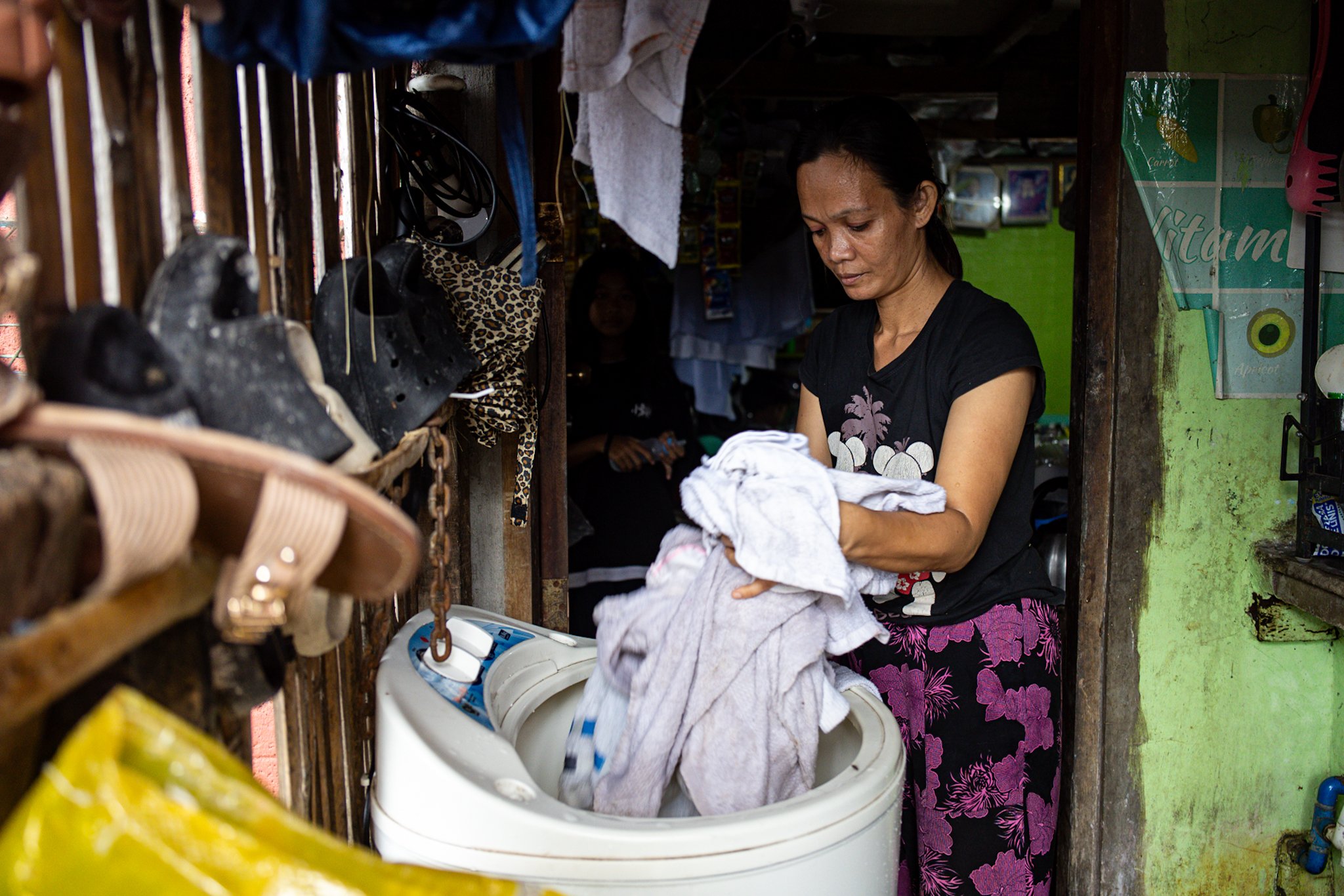 SWS: 83% of Filipinos say woman’s primary role is caring for family