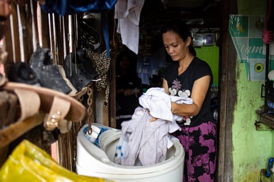 Woman’s place is at home, say 8 of 10 Pinoys polled
