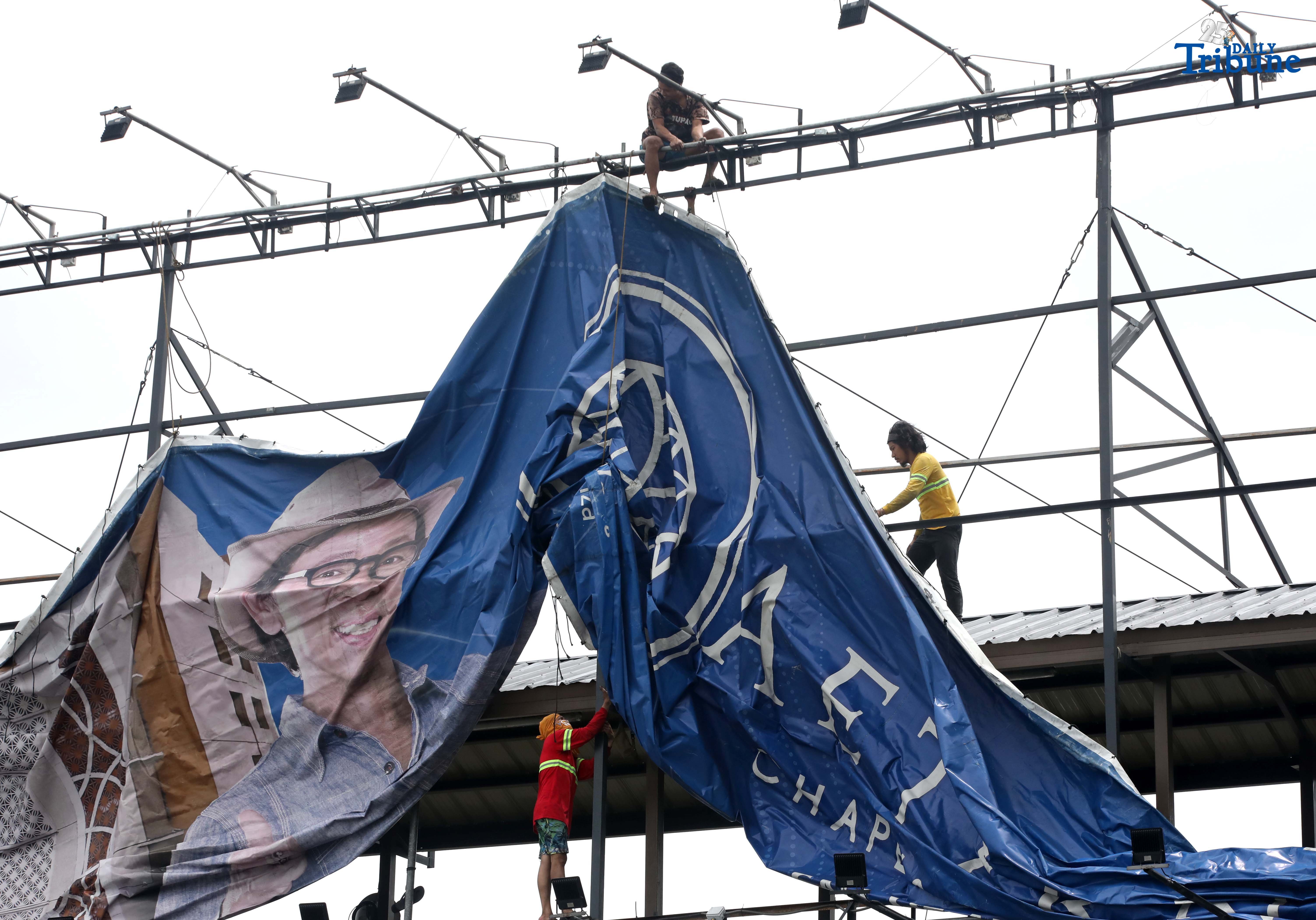 Workers were seen untying an outdoor advertisement along Commonwealth Avenue in Quezon City on Saturday morning. In a briefing past 5 AM, the Philippine Atmospheric, Geophysical, and Astronomical Services Administration (PAGASA) reported that Tropical Storm Emong (Co-may) weakened into a tropical depression as of 2 AM and exited the Philippine Area of Responsibility (PAR) at 7:10 AM.