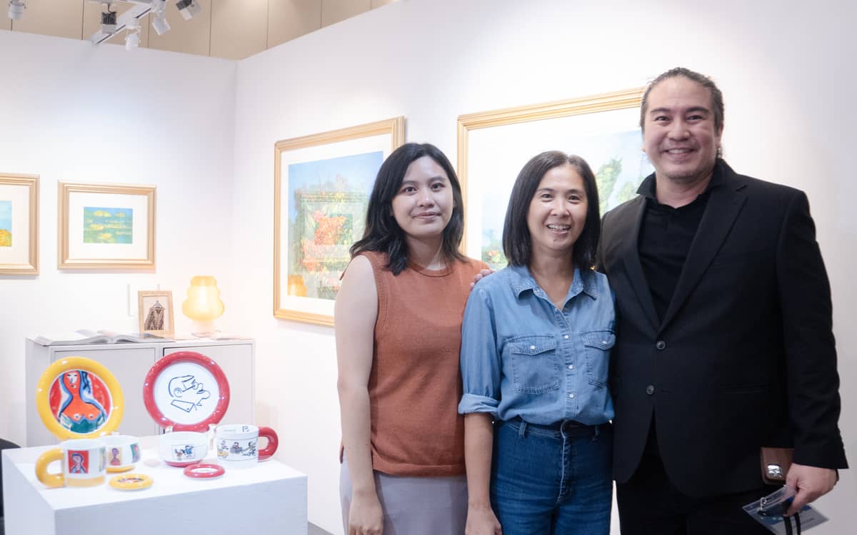 Fundacion Sansó's Tenie Santos and Ricky Francisco with Dindin Araneta (center).
