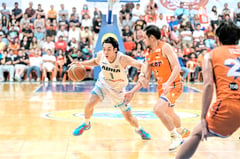 Abra, San Juan rip foes, share top spot