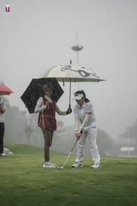 Sun’s out, bags are back: Caddies ready after weeklong washout