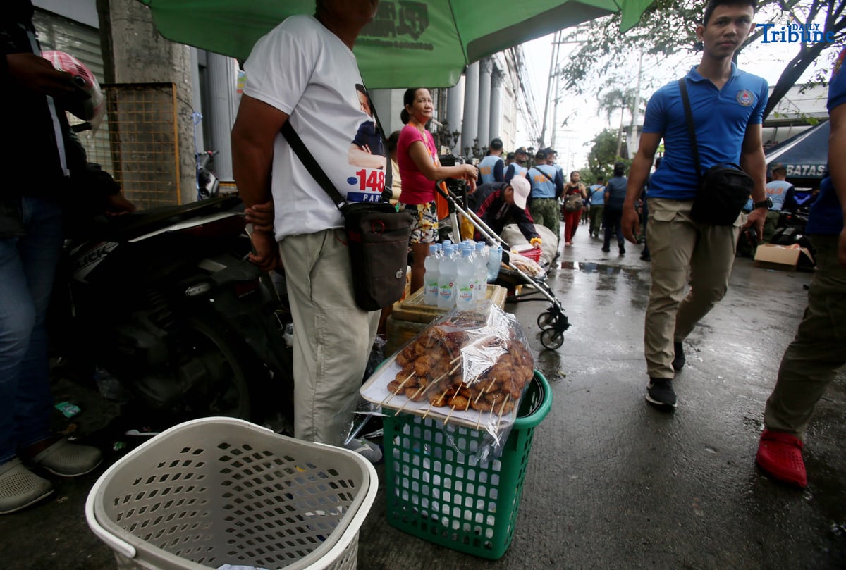 A vendor sells food and water outside St. Peter Church in Quezon City during the fourth State of the Nation Address of President Ferdinand Marcos Jr. on Monday, July 28, 2025.