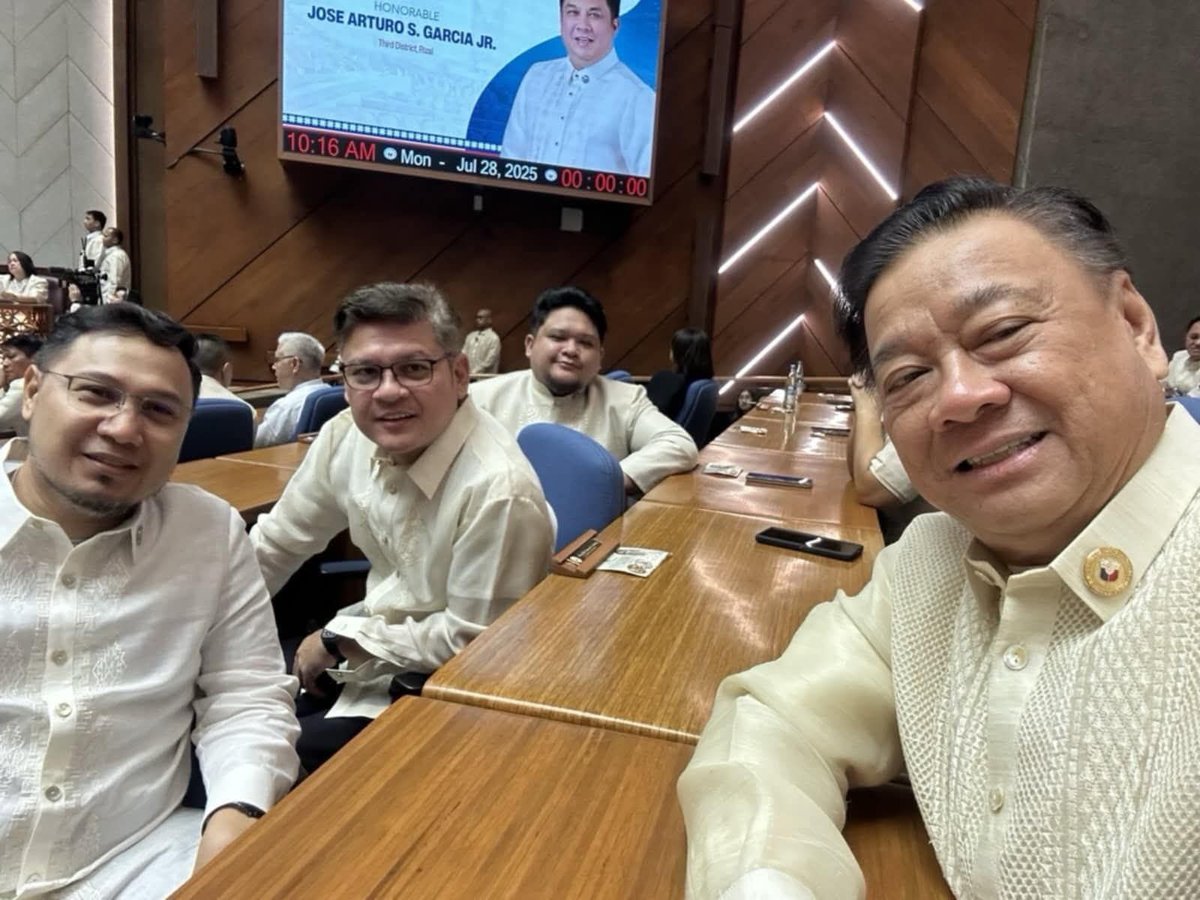 Pulong slams speakership race as ‘political circus’