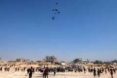 Food aid flows as Gaza combat pauses