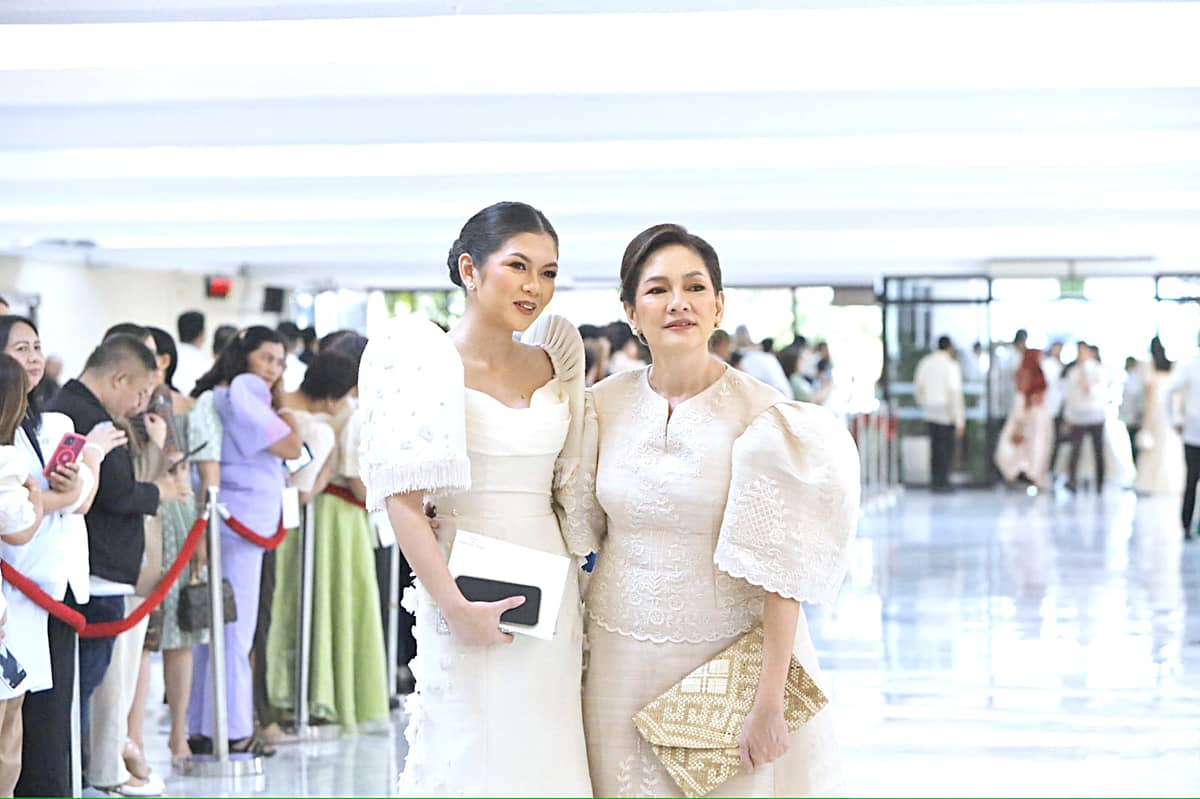 Senator Risa Hontiveros and daughter Sinta Baraquel.