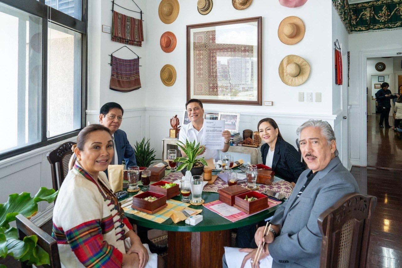 Minority bloc holds first caucus under 20th Congress