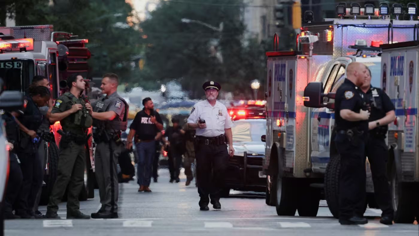 5 killed, including off-duty NYPD officer, in Midtown shooting