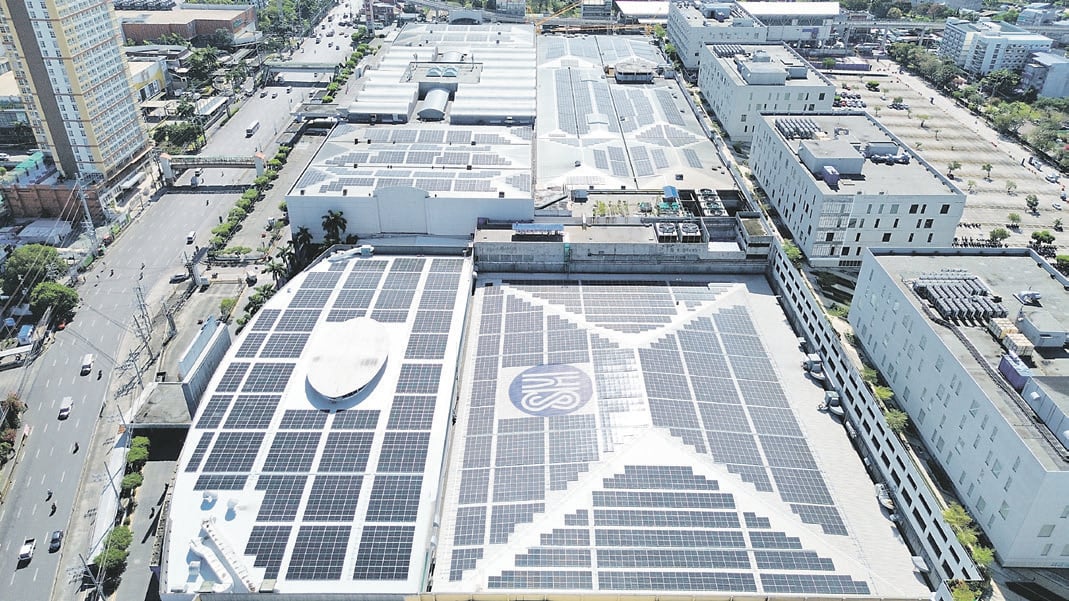 SM debuts biggest rooftop
solar panel system at SM Fairview