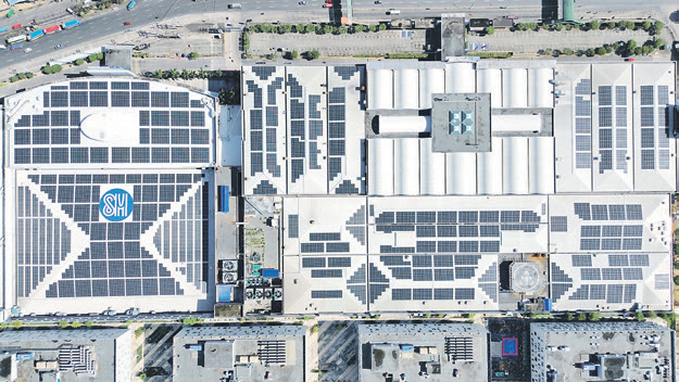 Top shot of SM City Fairview’s solar PV system that features a 3.785-Megawatt
peak solar power capacity.