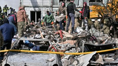 Russia strikes leave 25 dead in Ukraine