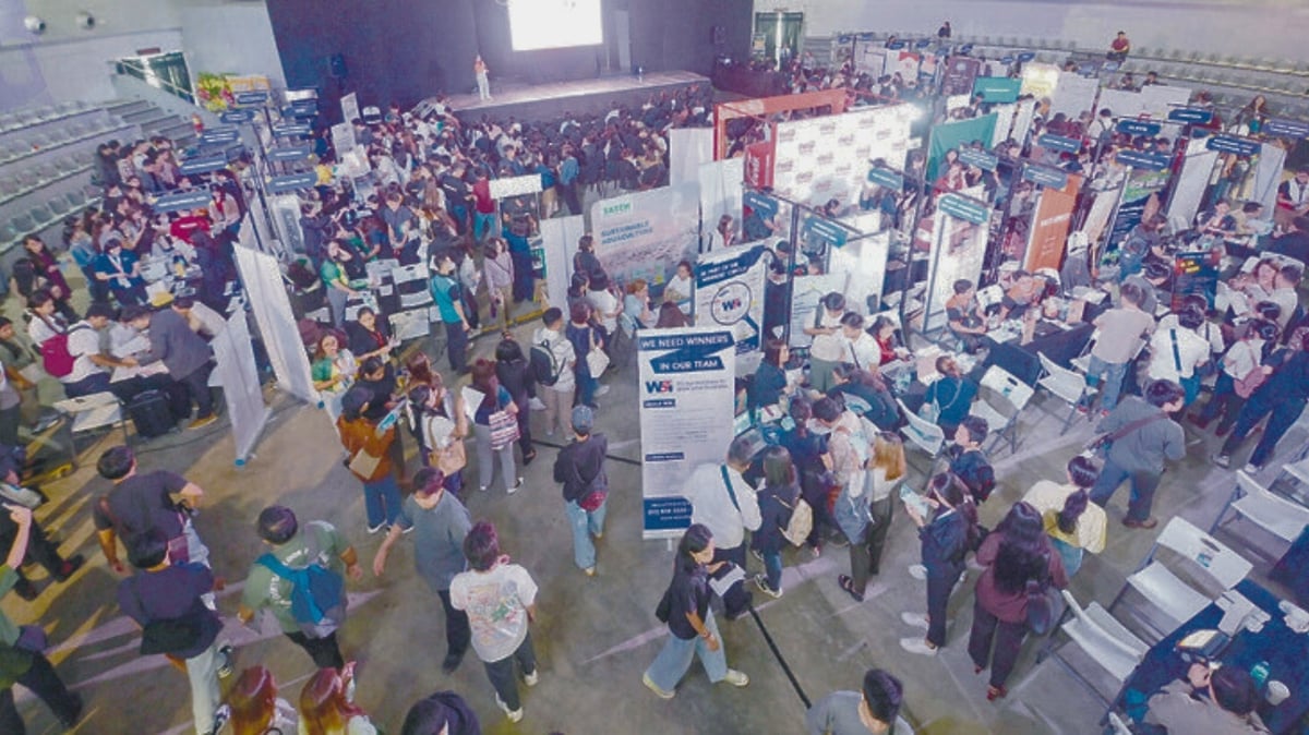 Hundreds of jobseekers flock to the Skydome at SM City North EDSA for the 2025 PMAP Career Fair, where jobseekers explored hundreds of opportunities from PMAP member companies across various industries.