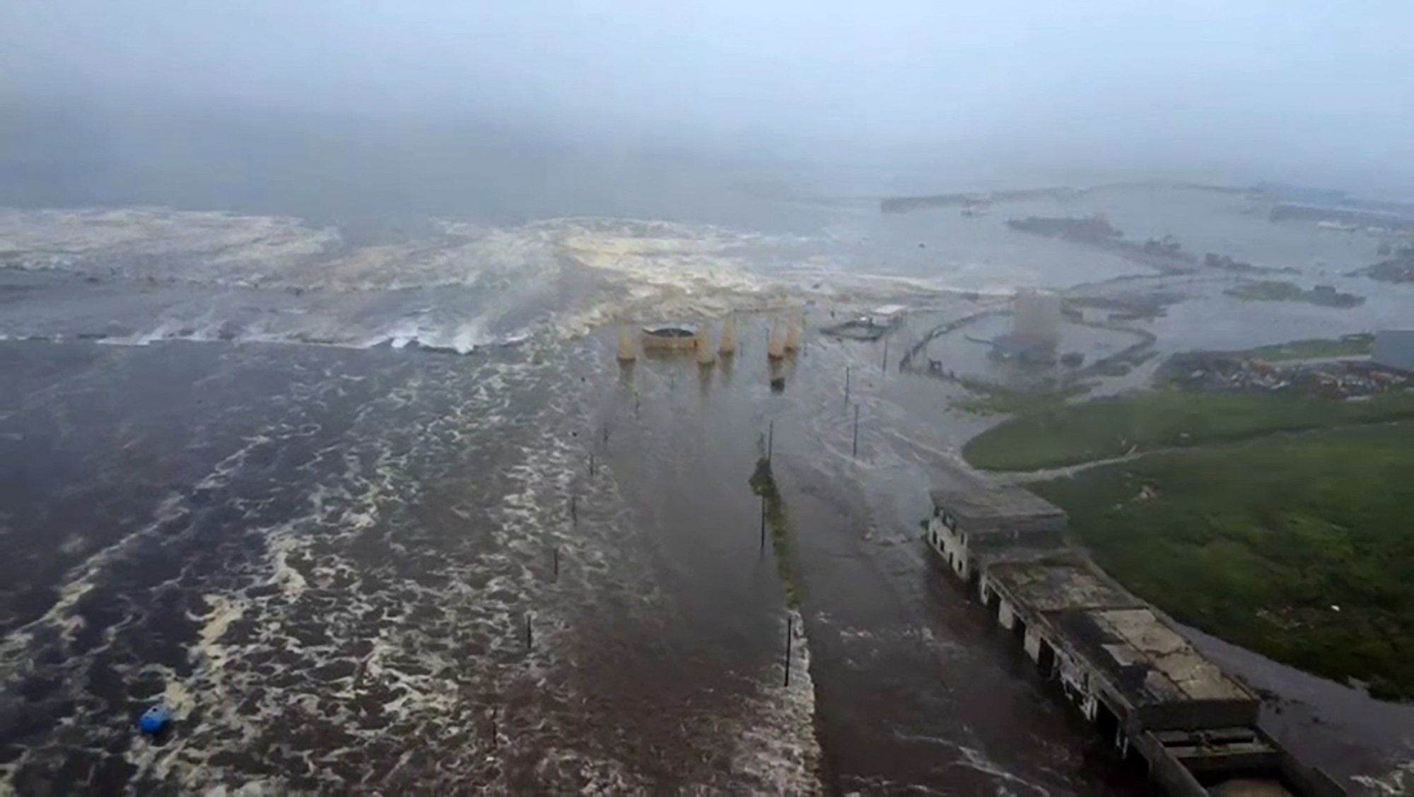 Massive quake rocks Russia, triggers Pacific tsunami alerts and volcano eruption