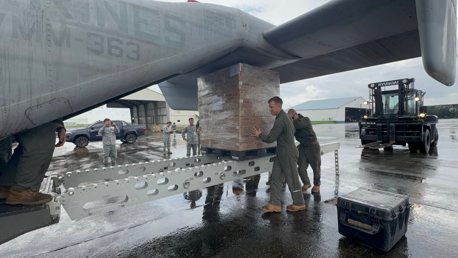 U.S. forces assist AFP in Luzon aid deliveries
