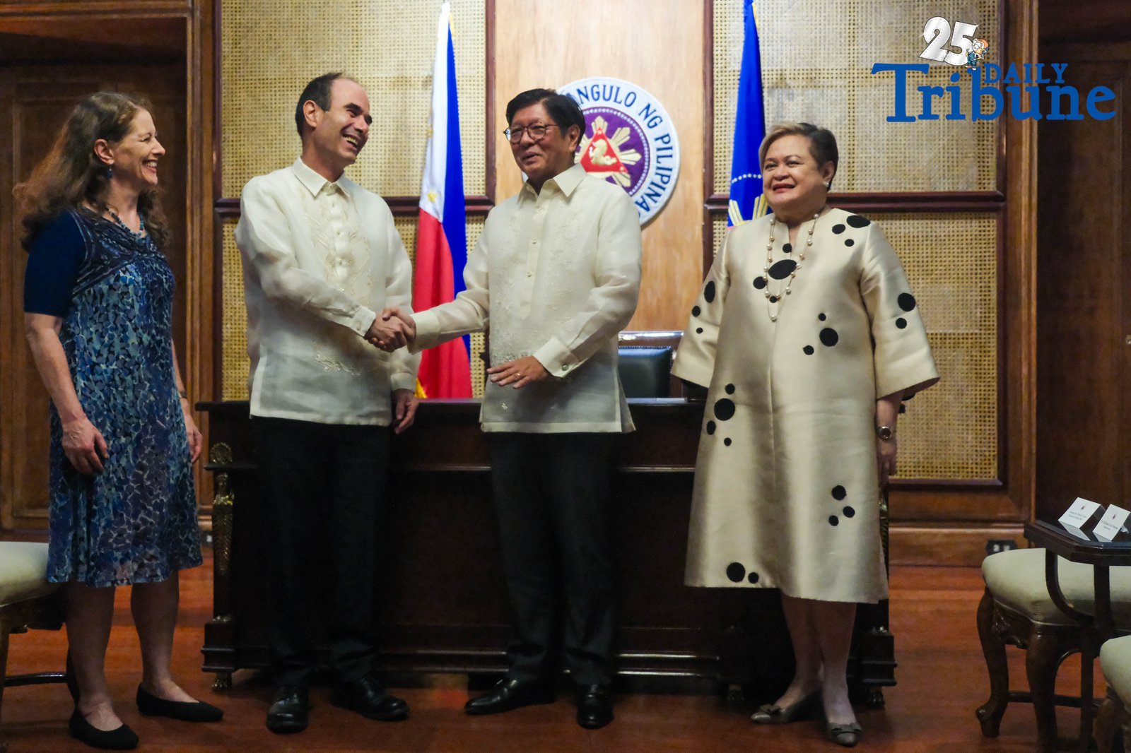 President Ferdinand R. Marcos Jr. met with outgoing Israeli Ambassador Ilan Simon Fluss at Malacañang Palace on July 31, 2025, for a farewell courtesy call, marking the end of Fluss’ diplomatic tenure in the Philippines. Ambassador Fluss served in the country twice—first as deputy chief of mission from 1995 to 1998, and then as ambassador from 2021 to 2025—for a total of seven years.