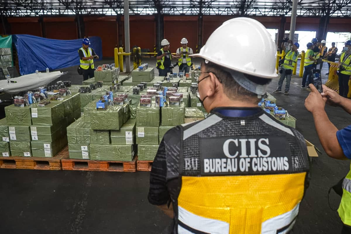 Manila International Container Port's Customs Intelligence and Investigation Service (MICP-CIIS) chief Alvin Enciso leads the confiscation of the three containers shipped from China, loaded with falsely declared vape products and other regulated goods, suspected to be valued at P40.5 million at the Manila International Container Port on Thursday, 31 July 2025.

The contraband items were originally declared as kitchenware.