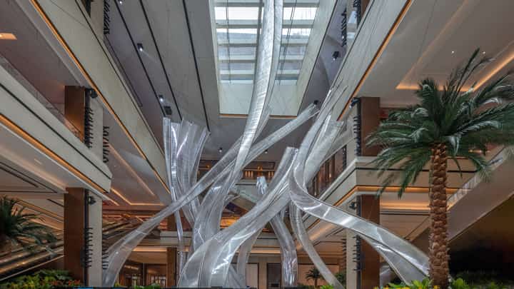 Soaring masterpiece. Within the luxury property Solaire Resort North is the ‘Largest Glass Tube Installation, The Mangrove,’ as recognized by the Guinness World Records. Measuring 25.396 meters high, the sculptural work is designed by renowned sculptor Nikolas Weinstein — ‘a breathtaking symbol of the intersection of nature, art and innovation.’ (Inset) Emi Saito, official adjudicator of the Guinness World Records, with Gregory Hawkins, president and chief operating officer of Solaire Resorts, at the event.