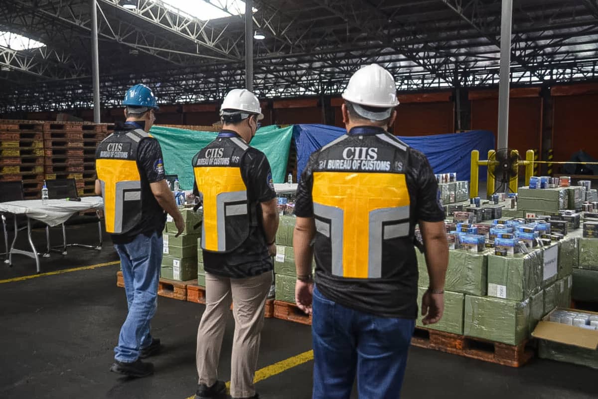 Manila International Container Port's Customs Intelligence and Investigation Service (MICP-CIIS) chief Alvin Enciso leads the confiscation of the three containers shipped from China, loaded with falsely declared vape products and other regulated goods, suspected to be valued at P40.5 million at the Manila International Container Port on Thursday, 31 July 2025.

The contraband items were originally declared as kitchenware.