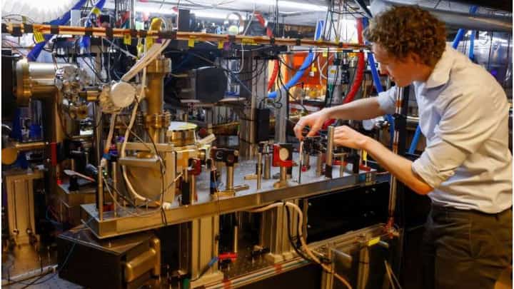 100 years on, quantum world still divides physicists