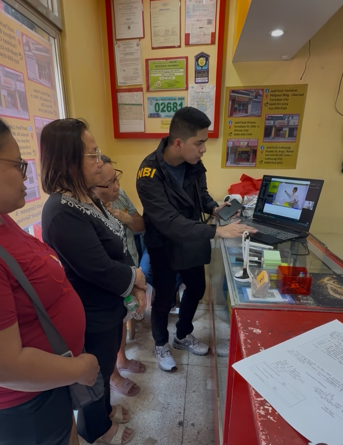 Pirated Bar review seller caught in Tacloban