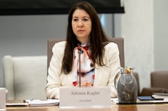U.S. Fed governor to resign early at critical time for central bank