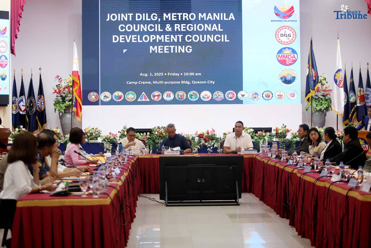 (August 01 2025) Department of Interior and Local Government (DILG) secretary Juanito Victor "Jonvic" Remulla, Metropolitan Manila Development Authority (MMDA) chairman Don Artes and Metro Manila Council President San Juan City Mayor Francis Zamora along with the mayors and representatives of National Capital Region cities, during the Metro Manila and Regional Development Council Meeting at the Camp Crame in Quezon City on Friday. Photo/Analy Labor