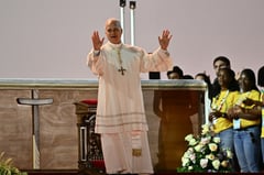 Young Catholics give rock star welcome to Pope Leo at vigil
