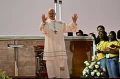 Young Catholics give rock star welcome to Pope Leo at vigil