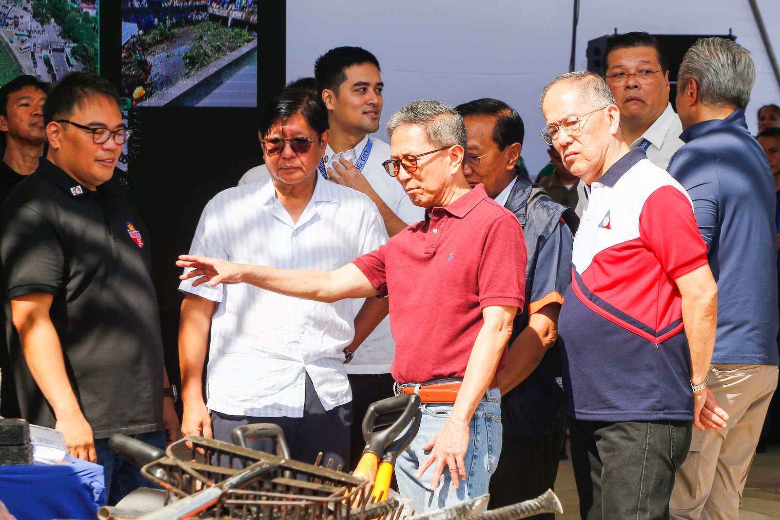 President Ferdinand Marcos Jr. leads the launch of the MMDA’s Bayanihan sa Estero Program at Buli Creek and Ilugin River in Pinagbuhatan, Pasig, on the morning of 2 August 2025.
The program aims to intensify cleanup and maintenance of Metro Manila’s drainage systems, many of which are heavily silted and clogged with solid waste, contributing to localized flooding during the rainy season.