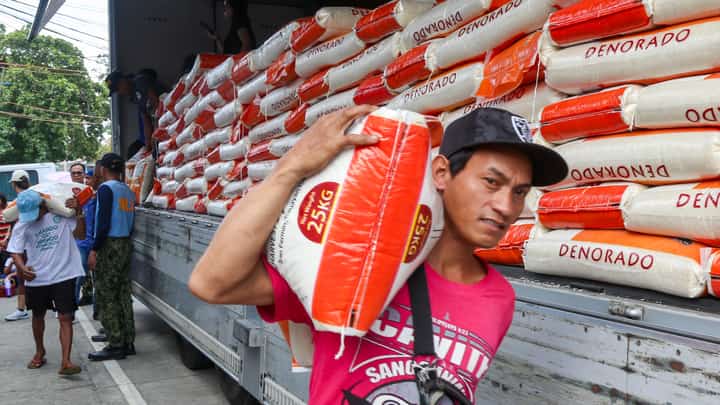 MORE than 600 families in Barangay Sapang Uno, Ternate, Cavite receive rice aid on Friday from Bloomberry Cultural Foundation Inc., the corporate social responsibility arm of Solaire Resort and Casino.
