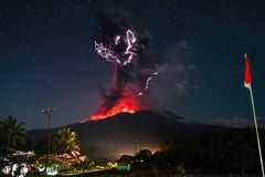 Indonesia volcano belches six-mile ash tower
