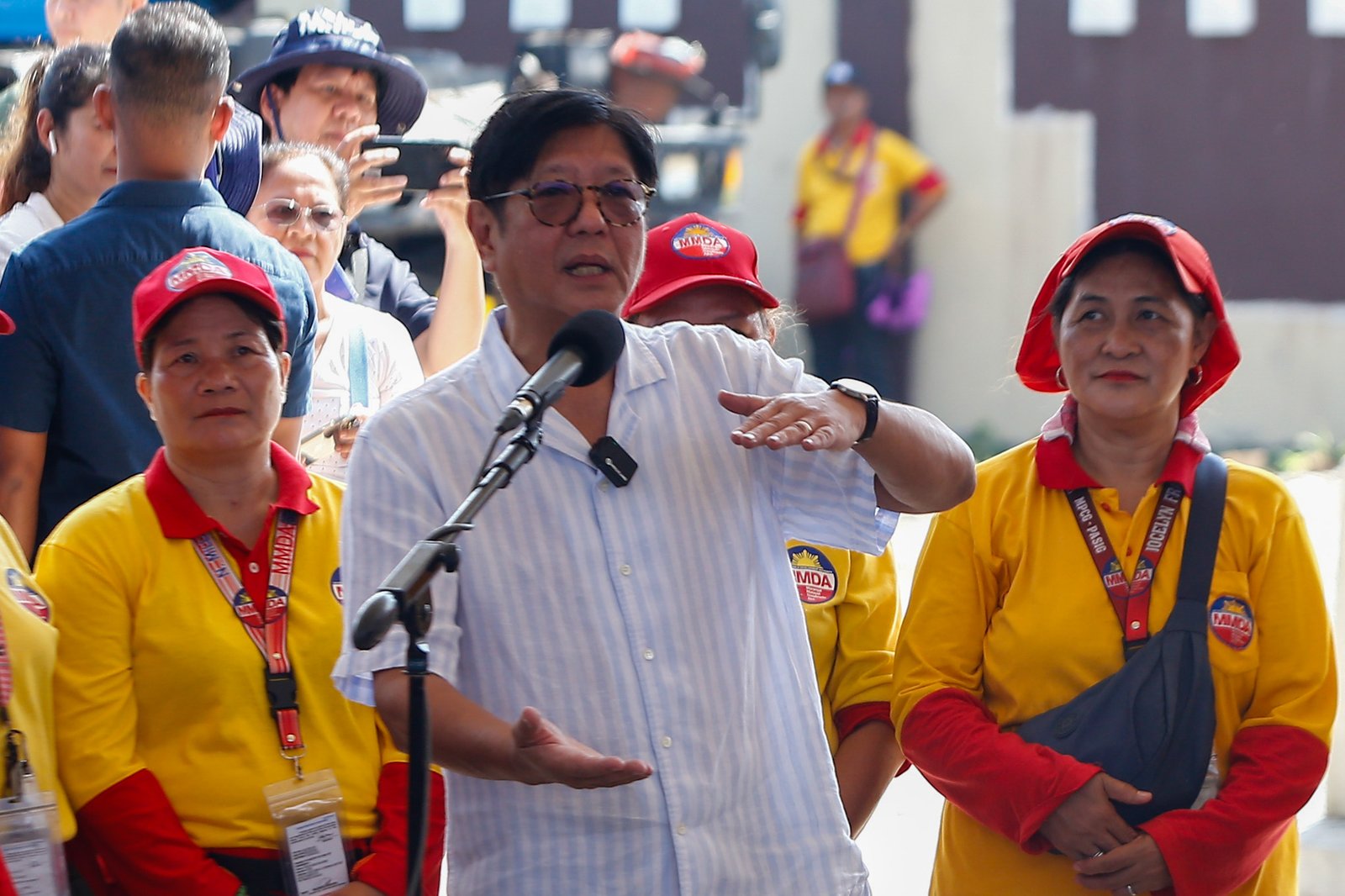 President Ferdinand Marcos Jr. leads the launch of the MMDA’s Bayanihan sa Estero Program at Buli Creek and Ilugin River in Pinagbuhatan, Pasig, on the morning of 2 August 2025.
The program aims to intensify cleanup and maintenance of Metro Manila’s drainage systems, many of which are heavily silted and clogged with solid waste, contributing to localized flooding during the rainy season.