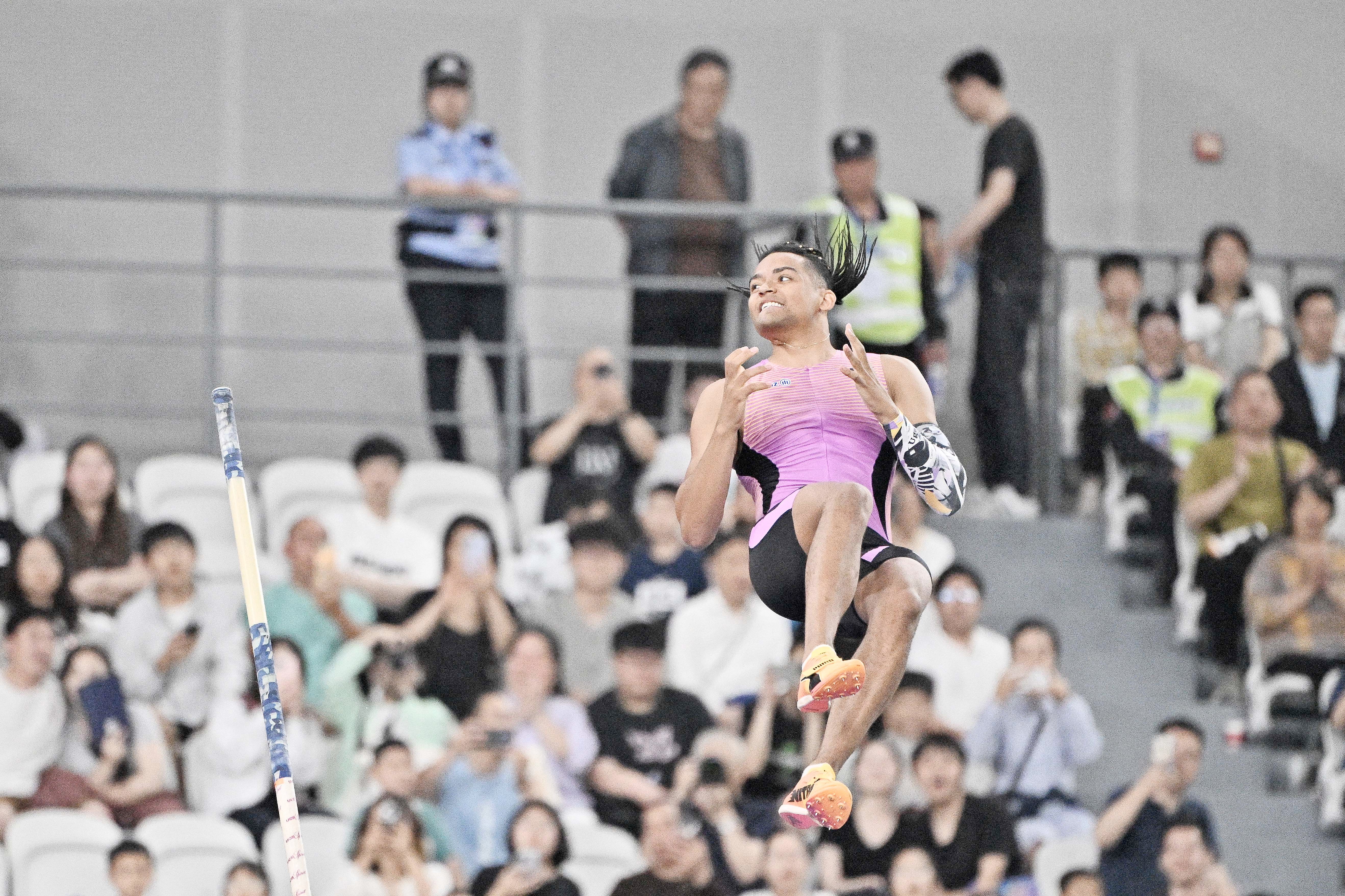 Karalis barges into 6-meter club

