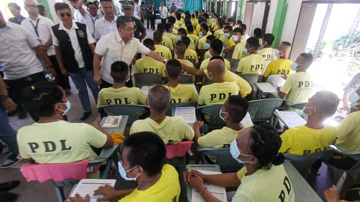 COMMISSION on Elections chairperson George Garcia checks on the poll registration undertaken Monday for persons deprived of liberty at the Manila City Jail.