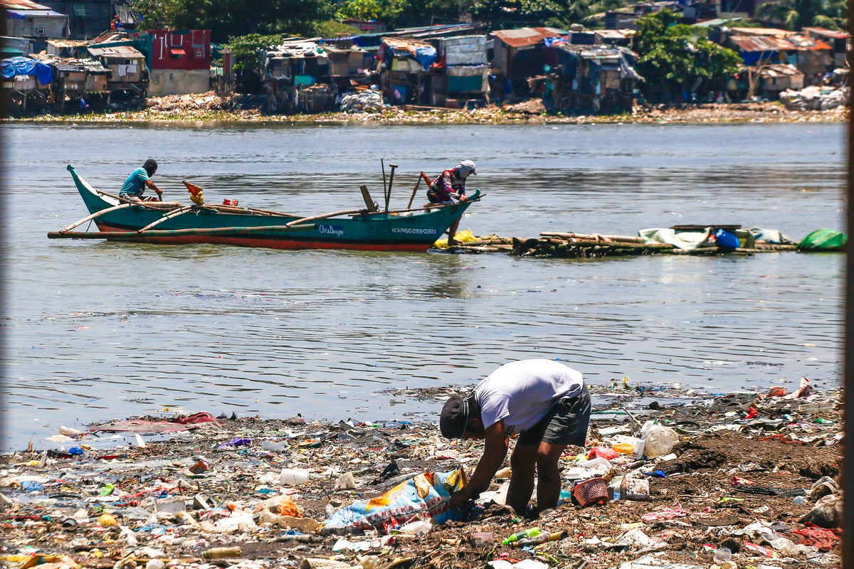 Nearly 49% of Filipinos rate themselves poor — SWS
