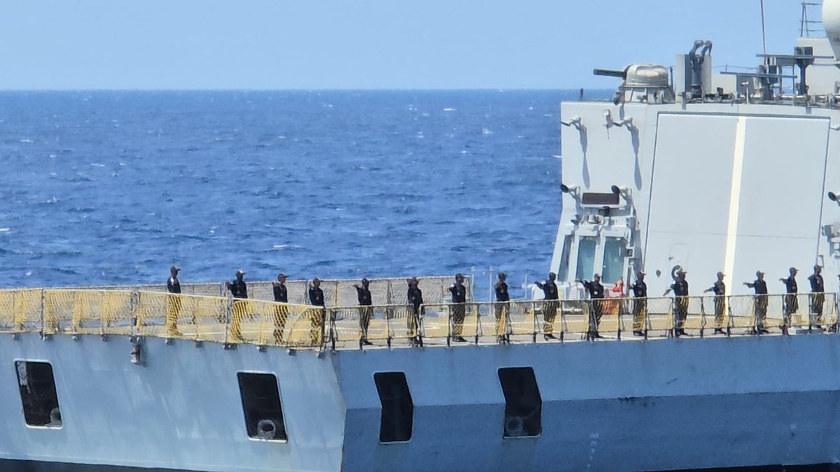 Peaceful waters In a historic first, the Philippine Navy and the Indian Navy undertook maritime drills in the West Philippine Sea on Sunday, concluding undeterred, as scheduled, in spite of Chinese Navy presence in nearby waters. In photo is the Philippine Navy's BRP Miguel Malvar (FFG06) that sailed alongside the Indian Navy’s guided-missile destroyer INS Delhi (D61), fleet tanker INS Shakti (A57) and anti-submarine warfare corvette INS Kiltan (P30). (Inset) Indian Navy personnel aboard the INS Delhi (D61) acknowledge Philippine Navy crew aboard the BRP Jose Rizal (FF160) during the passing exercise on Monday, 4 August.