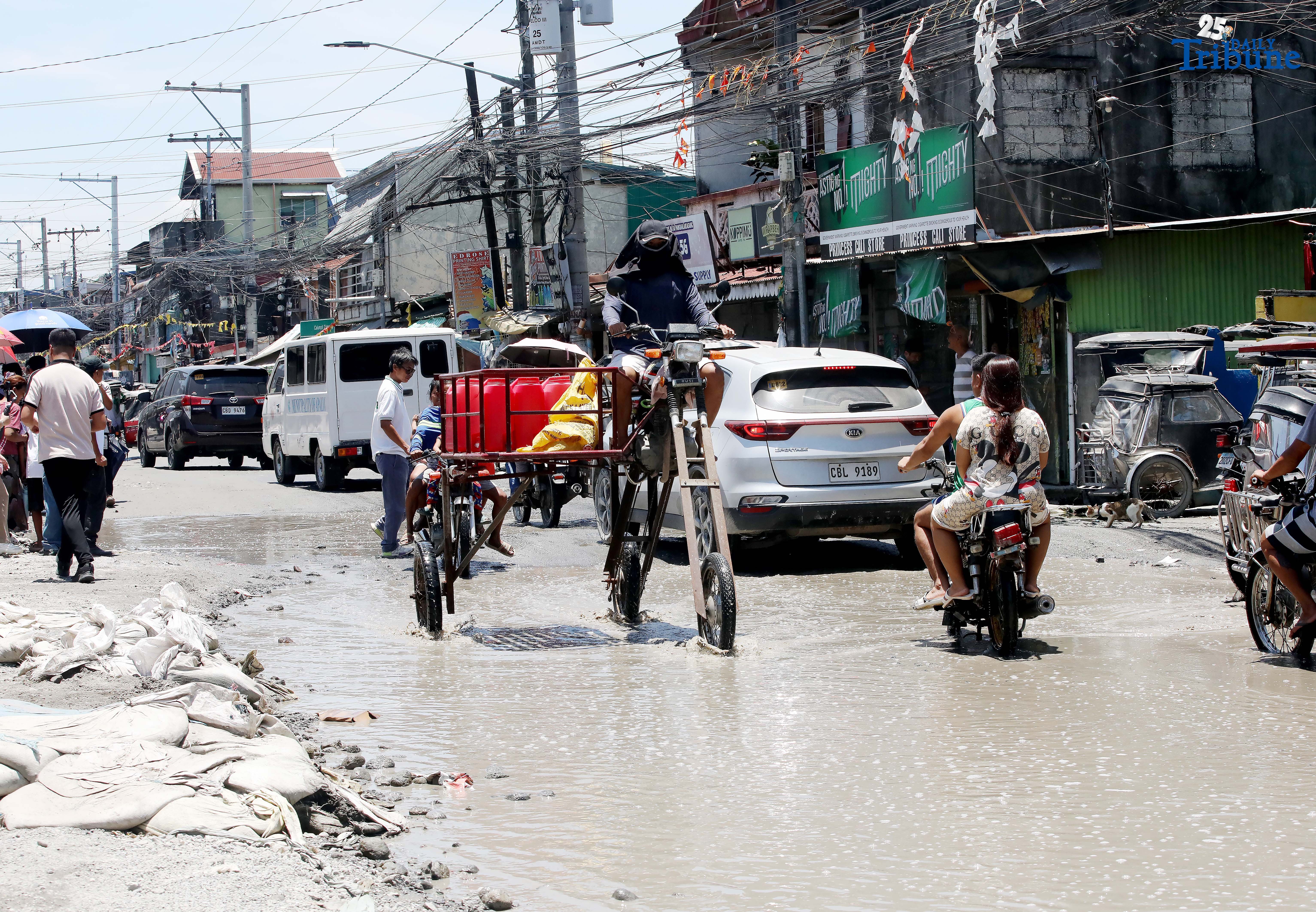 Improvised bike braves Pampanga floodwaters