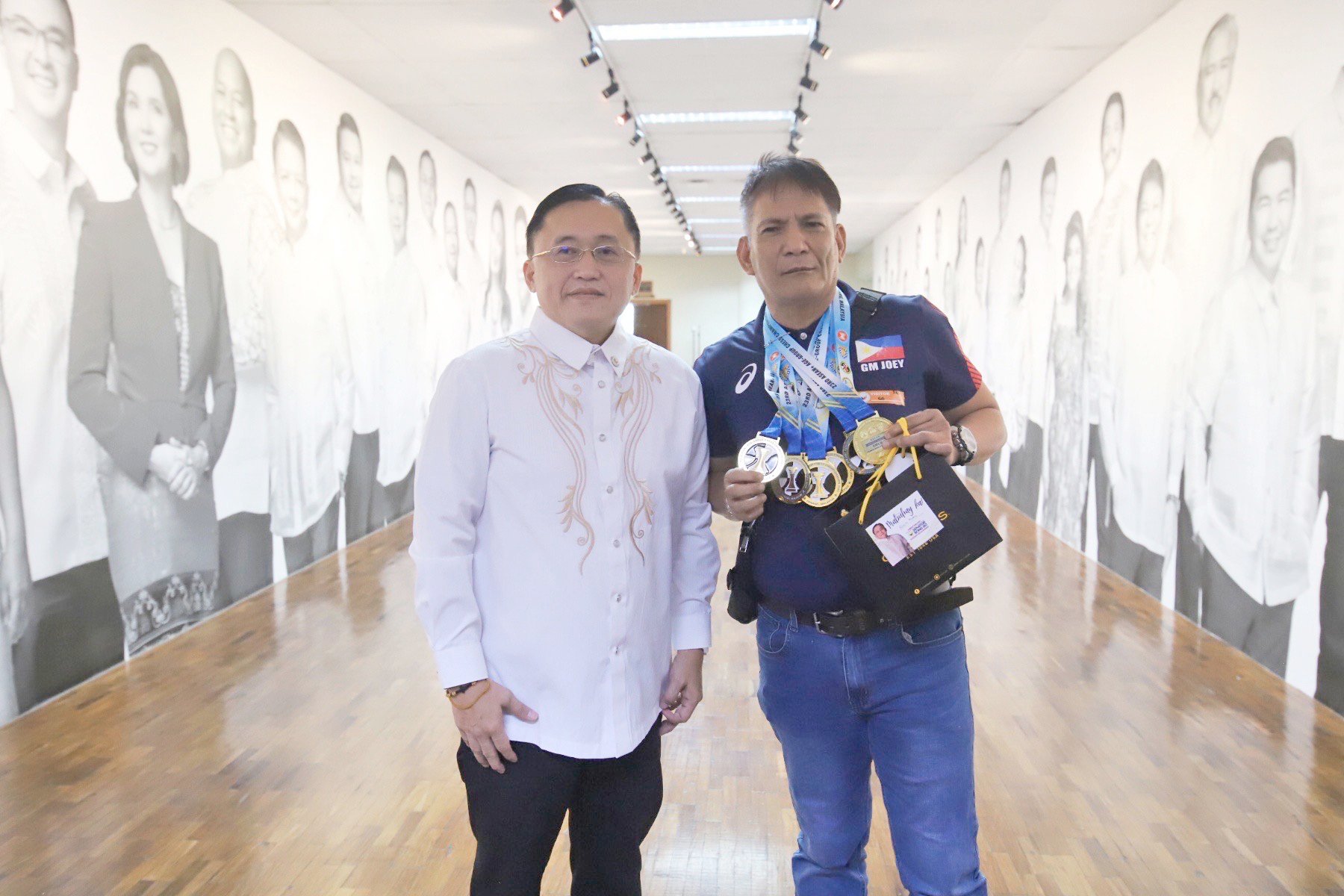 Go tips hat to chess legend