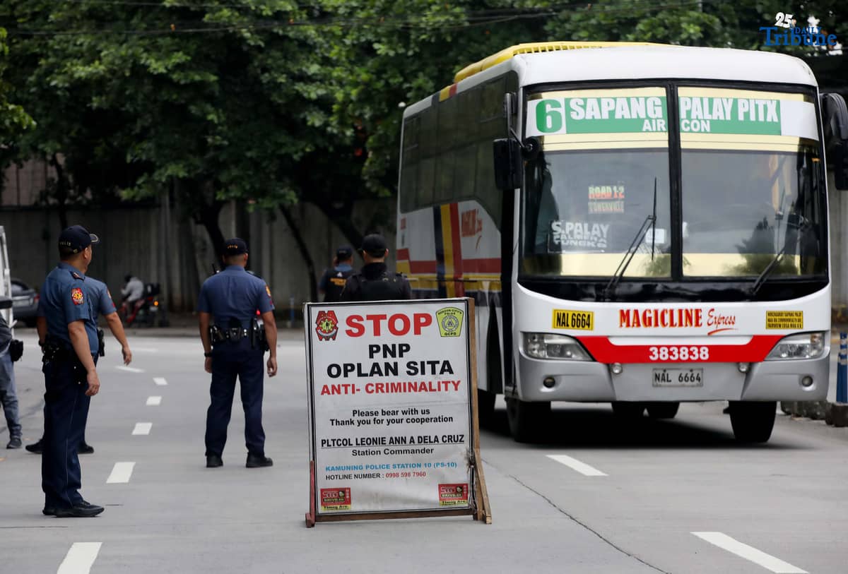 Quezon City Police District (QCPD) Station 10 personnel conduct a checkpoint along NIA Road, Quezon City, on Wednesday, August 6, 2025, as part of the Philippine National Police’s “Plan Sita” anti-criminality operations. According to the QCPD, crime volume in the city dropped by at least 25 percent in the past three months, with 394 recorded incidents from April 21 to July 20, compared to 526 during the same period last year.