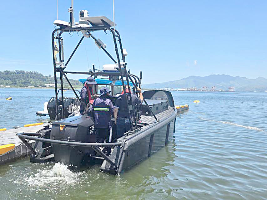 Marina tests autonomous vessel