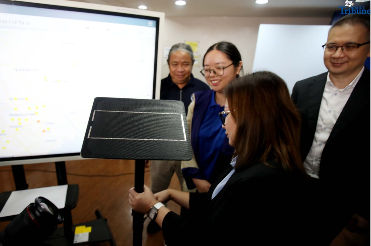 Clarity Movement Regional Account Manager for Southeast Asia and Oceania Engr. Ethel Garcia, together with Dr. James Bernard B. Simpas of the Manila Observatory, Dr. Annelle Raphayette Chua of ACRI and ASMPH, and Joseph Benjamin Ilagan of the Ateneo BUILD Lab, showcases the Clarity Movement Air Quality Monitoring System during the forum “The Urgent Case for Clean Air: Why Real-Time Data Could Save Lives,” held at Ateneo de Manila University in Quezon City on Wednesday, August 6, 2025. The group called on LGUs, businesses, schools, and civic groups to support data-driven, cross-sector efforts to improve air quality and protect public health.