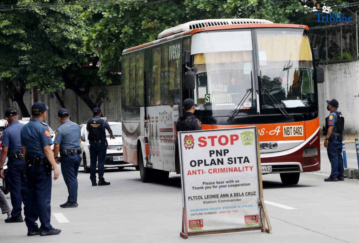 Quezon City Police District (QCPD) Station 10 personnel conduct a checkpoint along NIA Road, Quezon City, on Wednesday, August 6, 2025, as part of the Philippine National Police’s “Plan Sita” anti-criminality operations. According to the QCPD, crime volume in the city dropped by at least 25 percent in the past three months, with 394 recorded incidents from April 21 to July 20, compared to 526 during the same period last year.